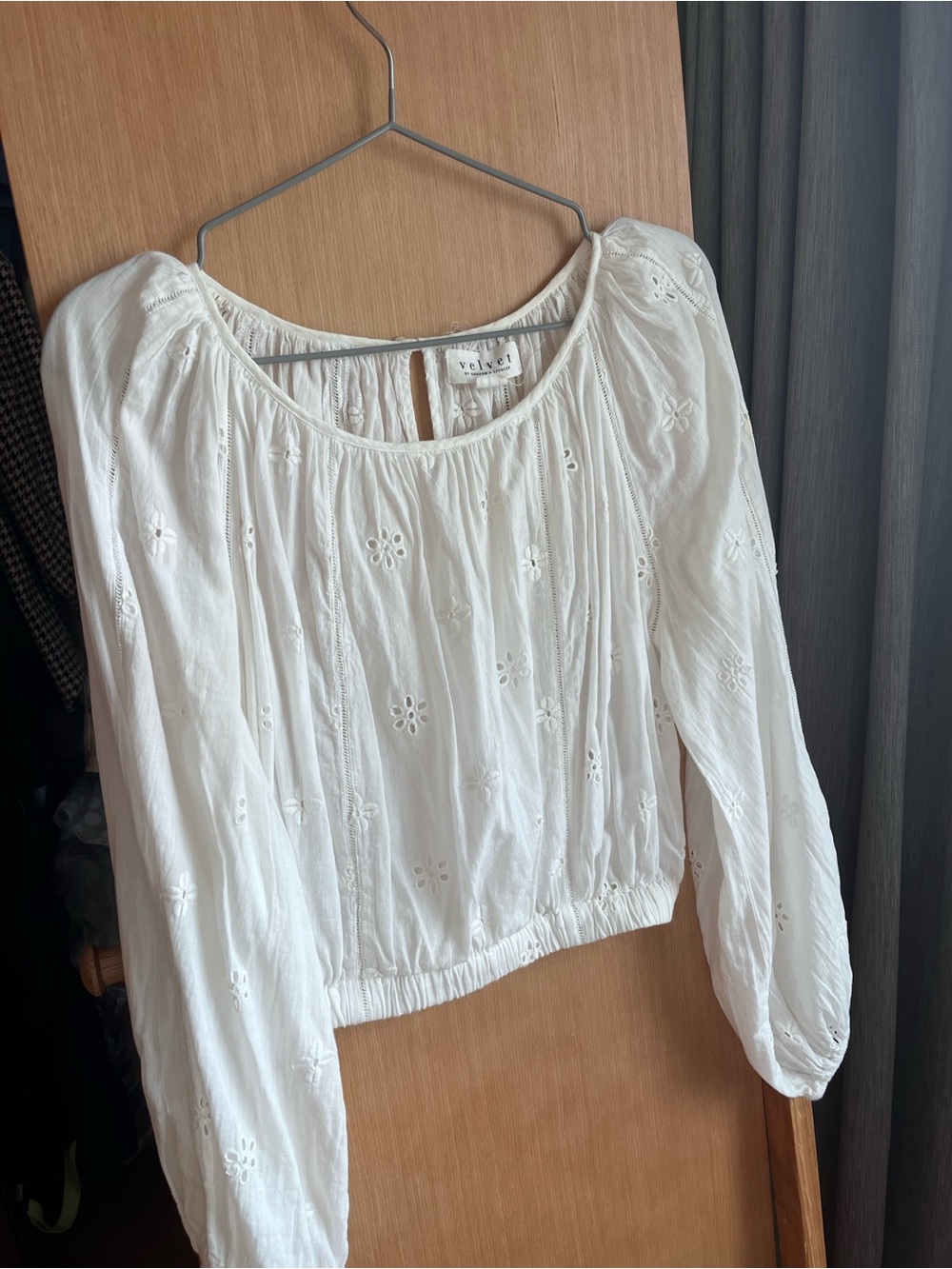 EUC Anthropologie Cropped Cotton Embroidery Blouse